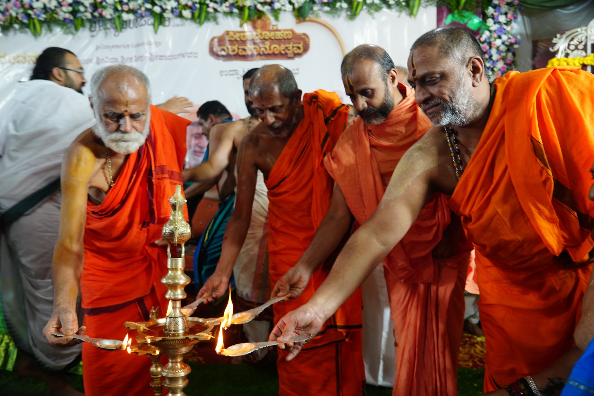 HH Shri Satyatmatirtha Swamiji at HH Shri Vidyashreesha Tirtha's Peetharohana Dashamanotsava-5