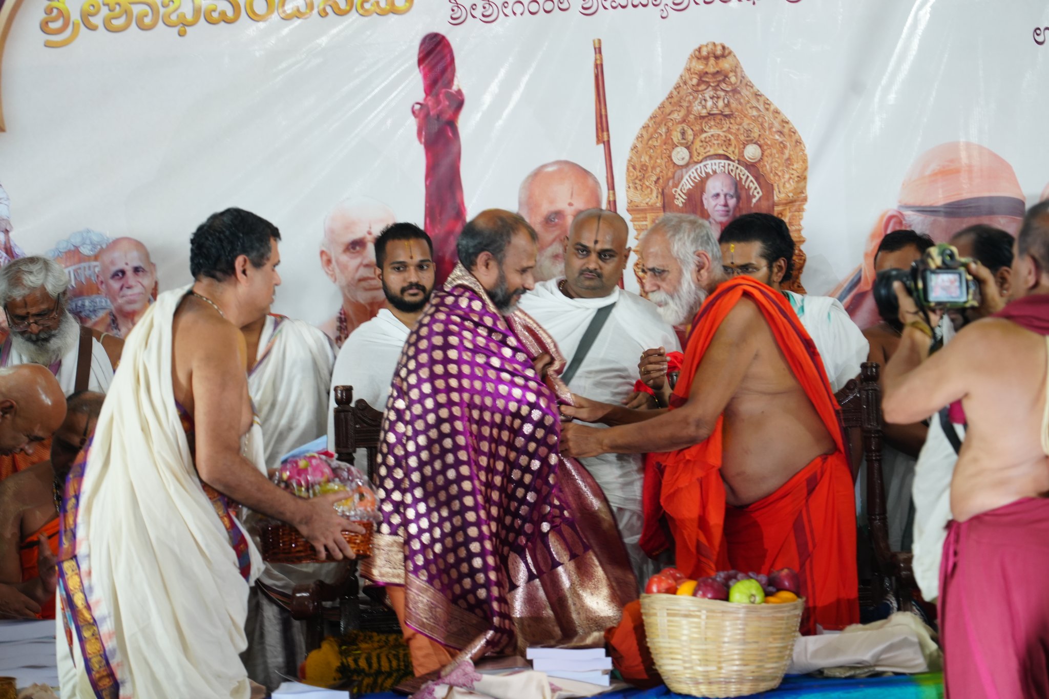 HH Shri Satyatmatirtha Swamiji at HH Shri Vidyashreesha Tirtha's Peetharohana Dashamanotsava-4