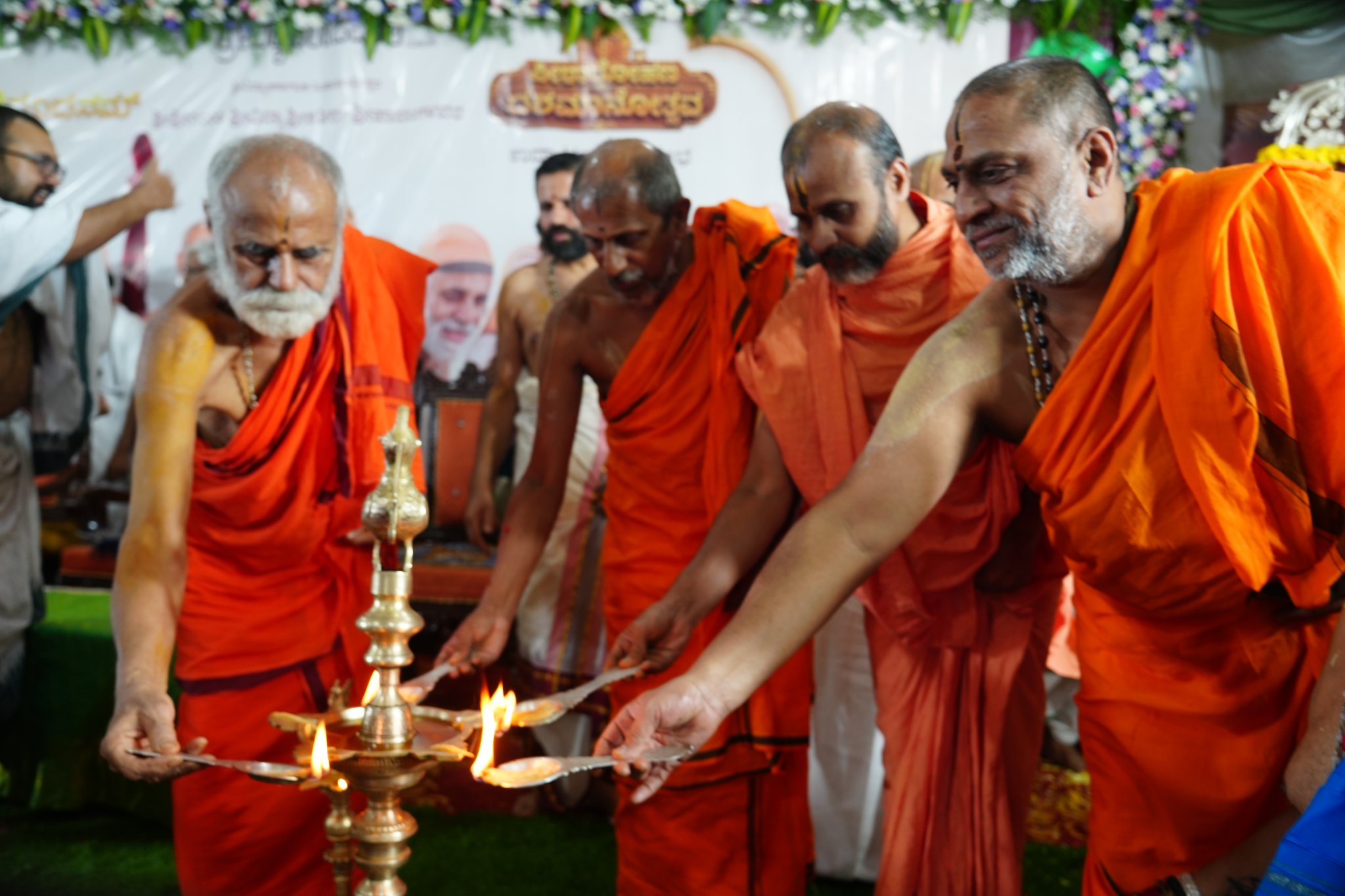 HH Shri Satyatmatirtha Swamiji at HH Shri Vidyashreesha Tirtha's Peetharohana Dashamanotsava