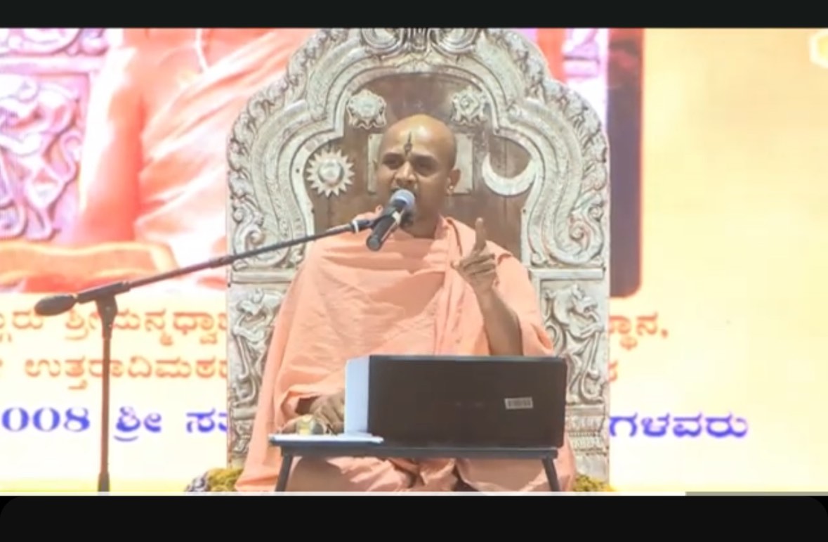 Mahaswamigalu at Akhila Karnataka Brahmana Mahasabha-0